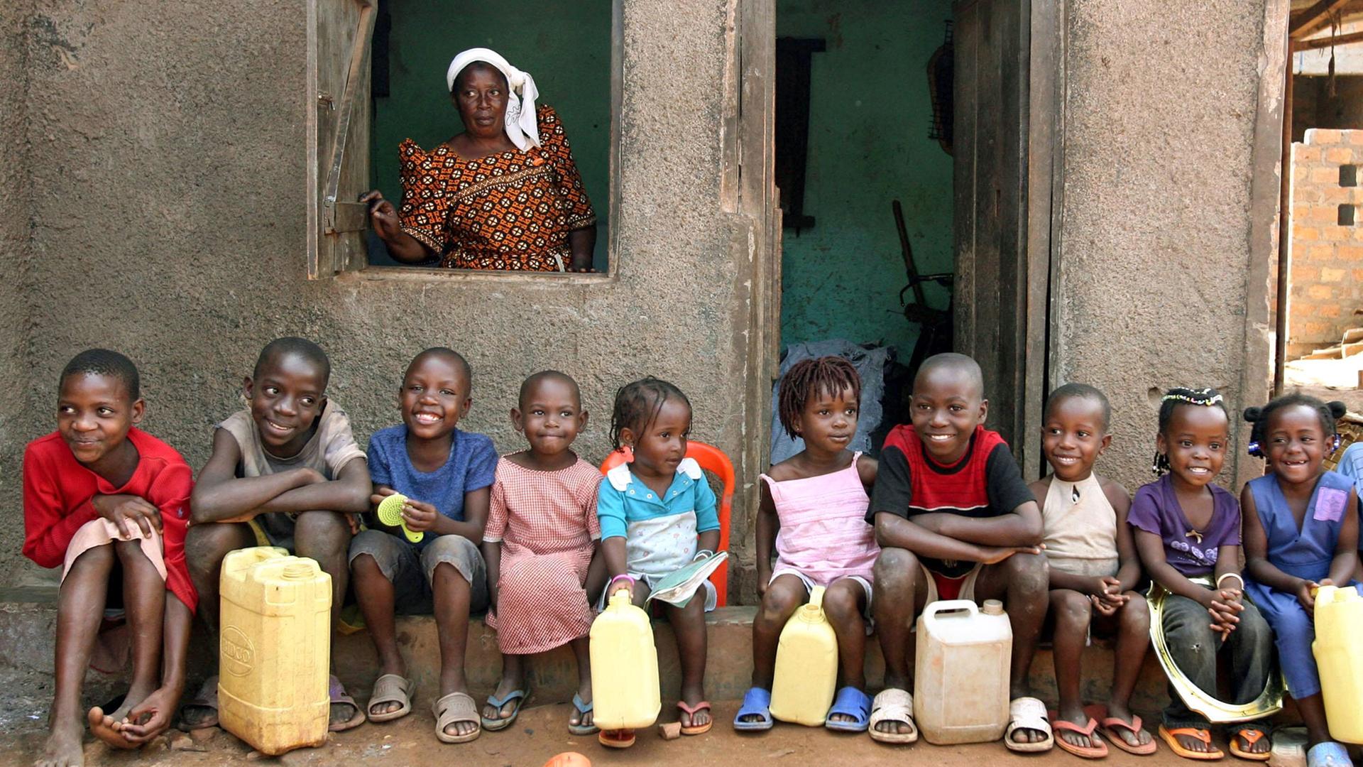 Uganda: Die Hälfte der Bevölkerung ist unter 16 Jahre alt. Uganda: Die Hälfte der Bevölkerung ist unter 16 Jahre alt.
