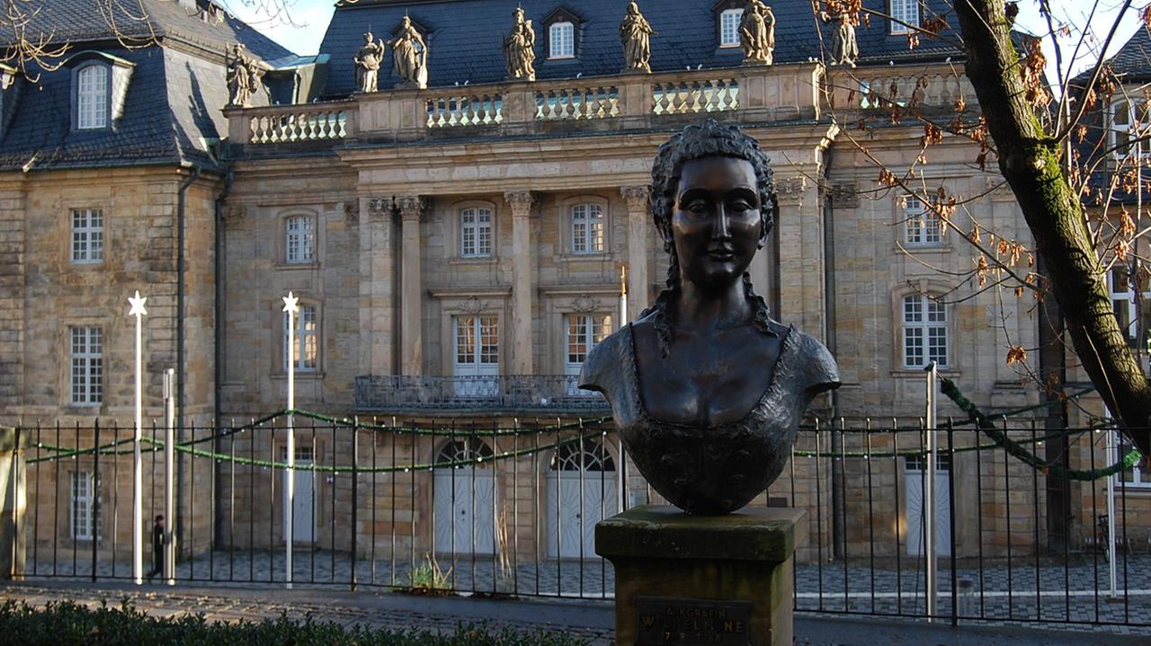 Statue von Wilhelmine von Bayreuth Statue von Wilhelmine von Bayreuth