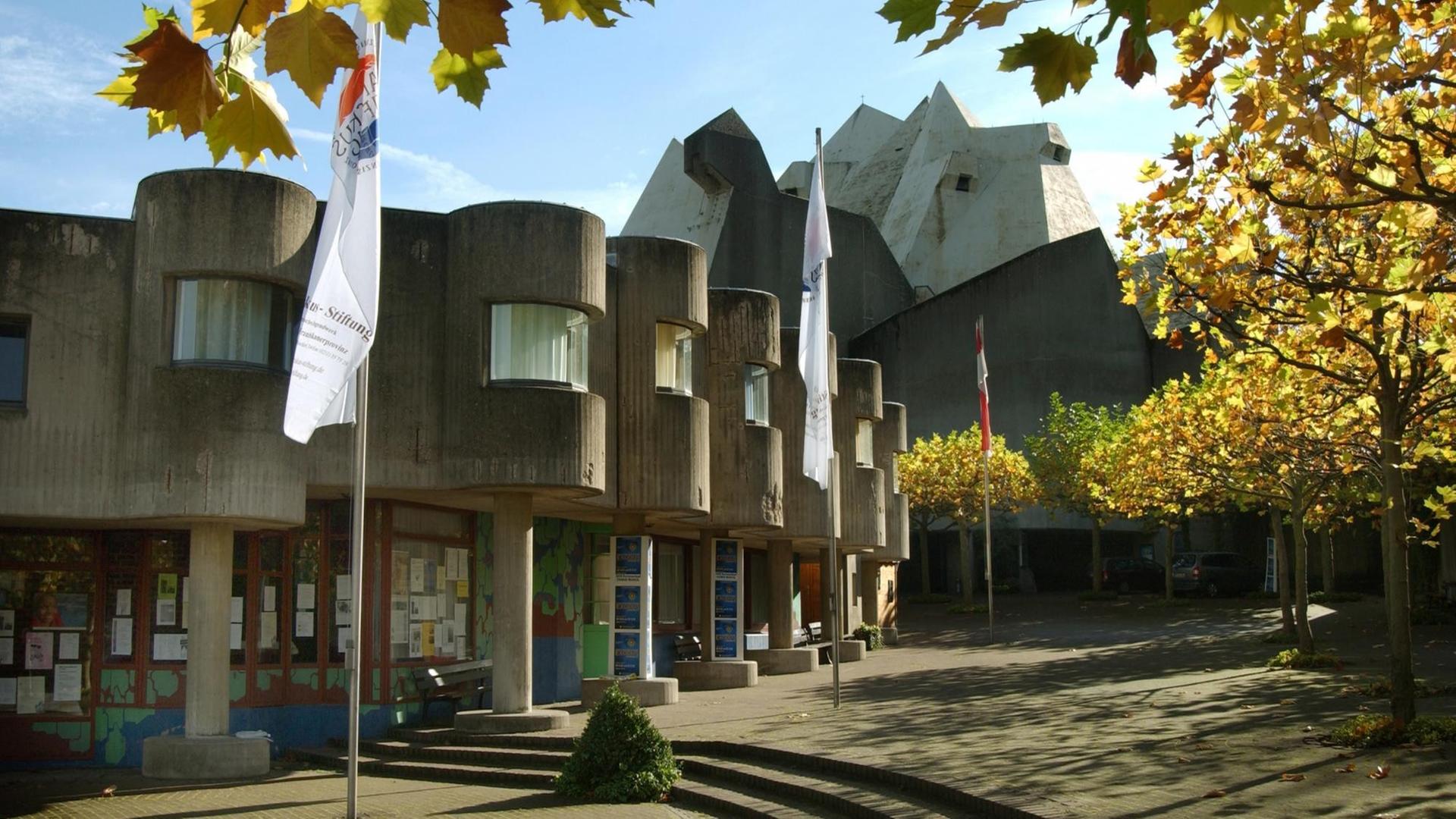 Die Wallfahrtskirche "Maria, Königin des Friedens" in Velbert-Neviges Die Wallfahrtskirche "Maria, Königin des Friedens" in Velbert-Neviges