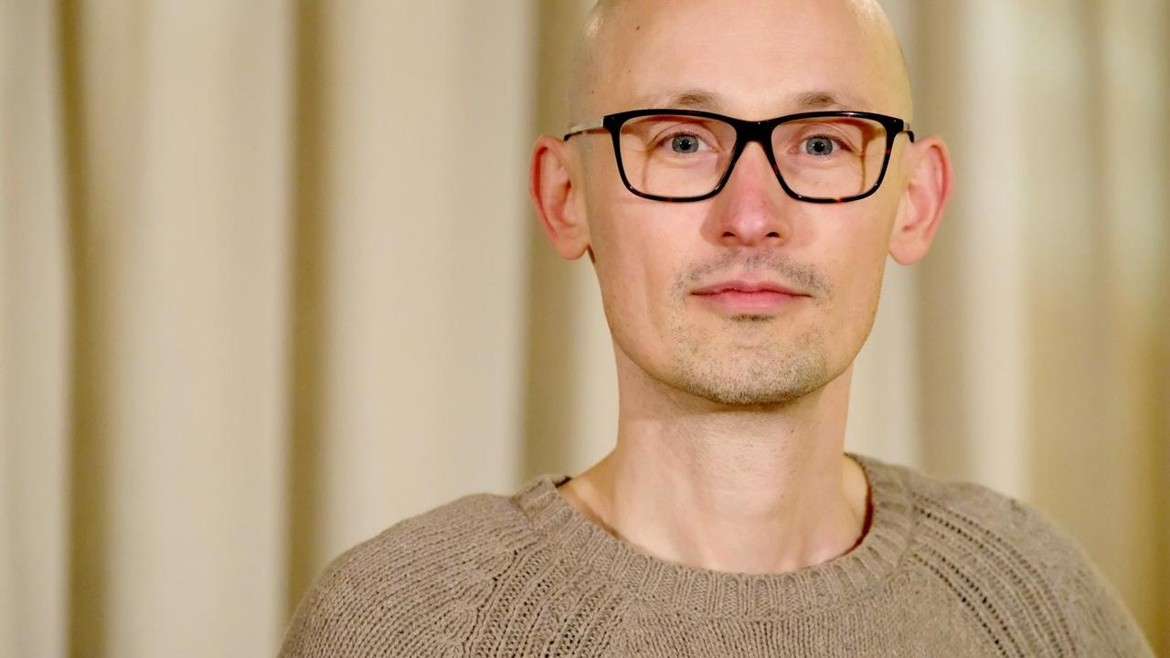 Der Schriftsteller Matthias Senkel bei einer Veranstaltung zur Leipziger Buchmesse 2018 Der Schriftsteller Matthias Senkel bei einer Veranstaltung zur Leipziger Buchmesse 2018