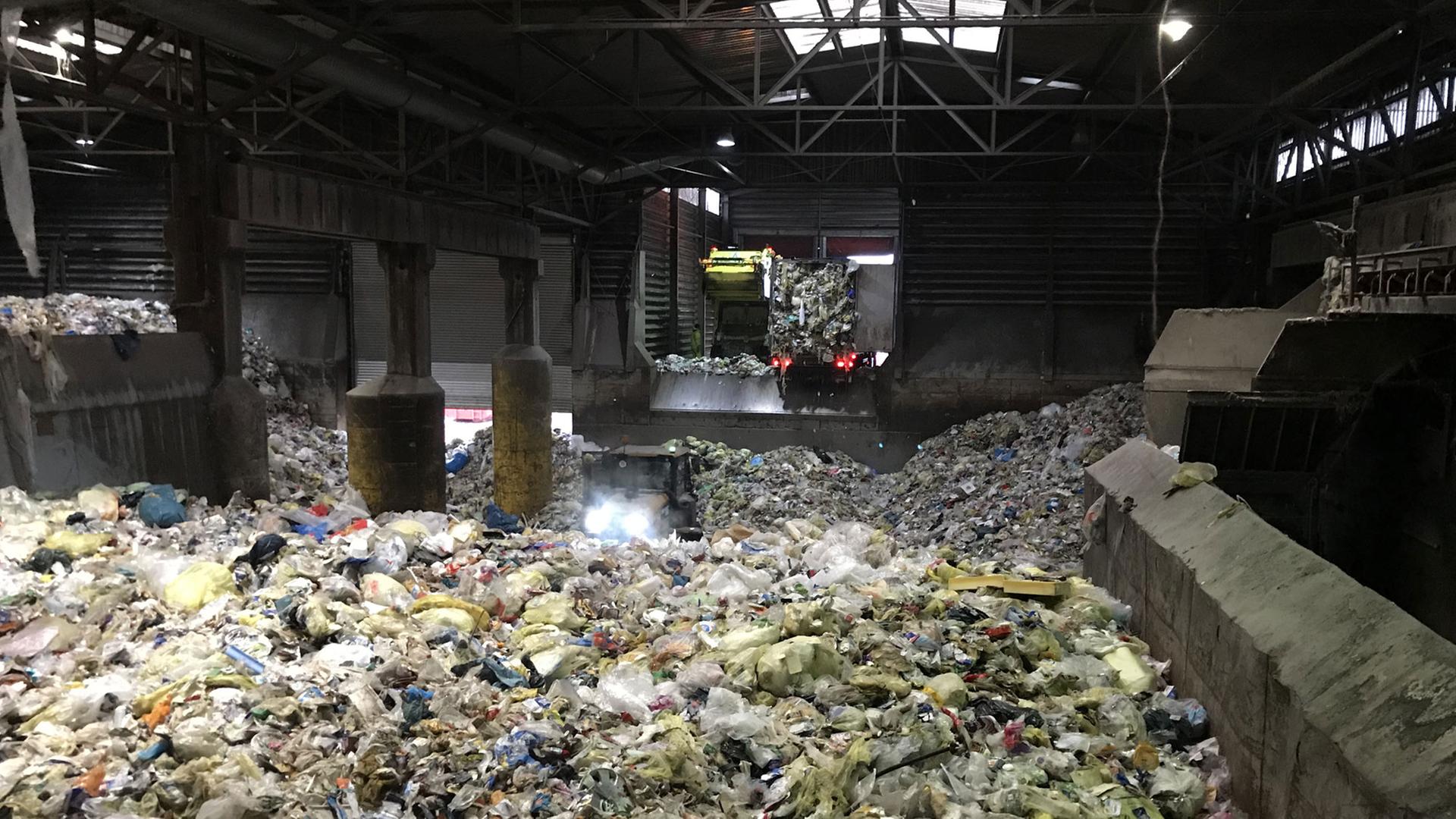 Die Müllsortierungsanlage in Hamburg-Tiefstack Die Müllsortierungsanlage in Hamburg-Tiefstack