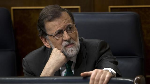 Mariano Rajoy, Ministerpräsident von Spanien, sitzt im spanischen Parlament bei der Debatte über einen Misstrauensantrag gegen ihn.