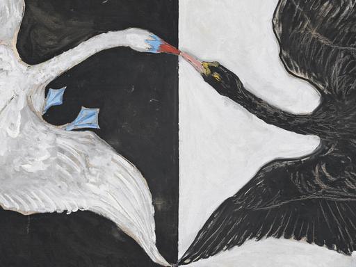 Gemälde eines schwarzen und eines weißen Schwans, deren Schnäbel sich berühren.
