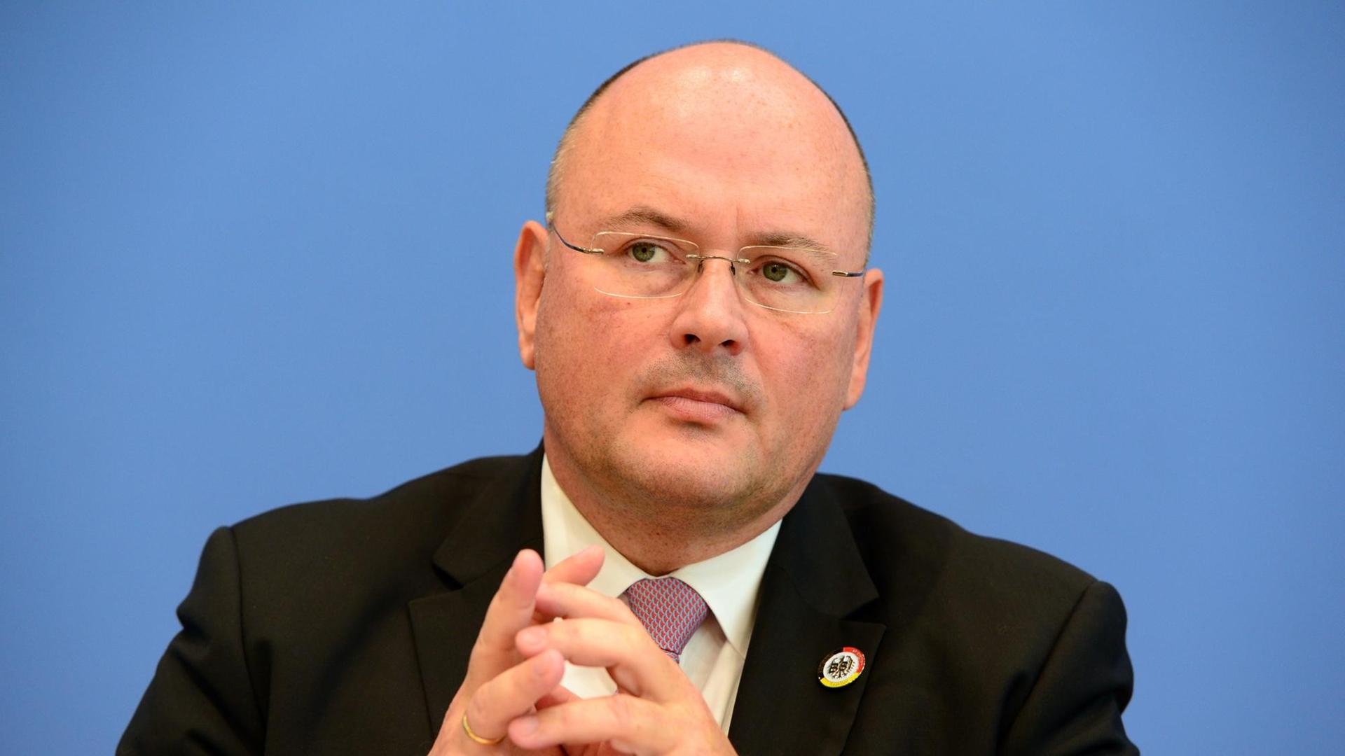 Der Präsident des Bundesamtes für Sicherheit in der Informationstechnik (BSI), Arne Schönbohm. Der Präsident des Bundesamtes für Sicherheit in der Informationstechnik (BSI), Arne Schönbohm.