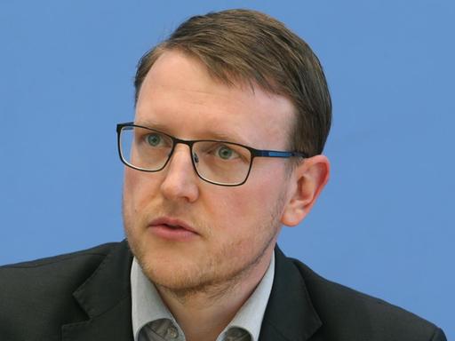 Matthias Quent, Rechtsterrorismus-Experte und Direktor des Instituts für Demokratie und Zivilgesellschaft in Jena, 2019 in Berlin