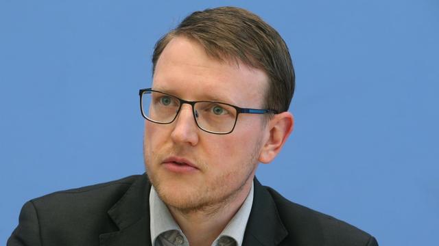 Matthias Quent, Rechtsterrorismus-Experte und Direktor des Instituts für Demokratie und Zivilgesellschaft in Jena, 2019 in Berlin