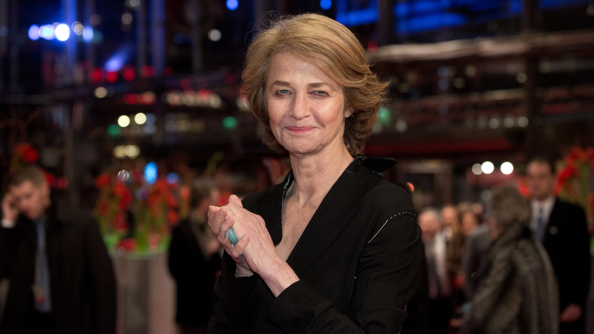 Die britische Schauspielerin Charlotte Rampling bei der Premiere des Films "45 Years" auf der Berlinale. Der Film läuft im Wettbewerb. Die britische Schauspielerin Charlotte Rampling bei der Premiere des Films "45 Years" auf der Berlinale. Der Film läuft im Wettbewerb.