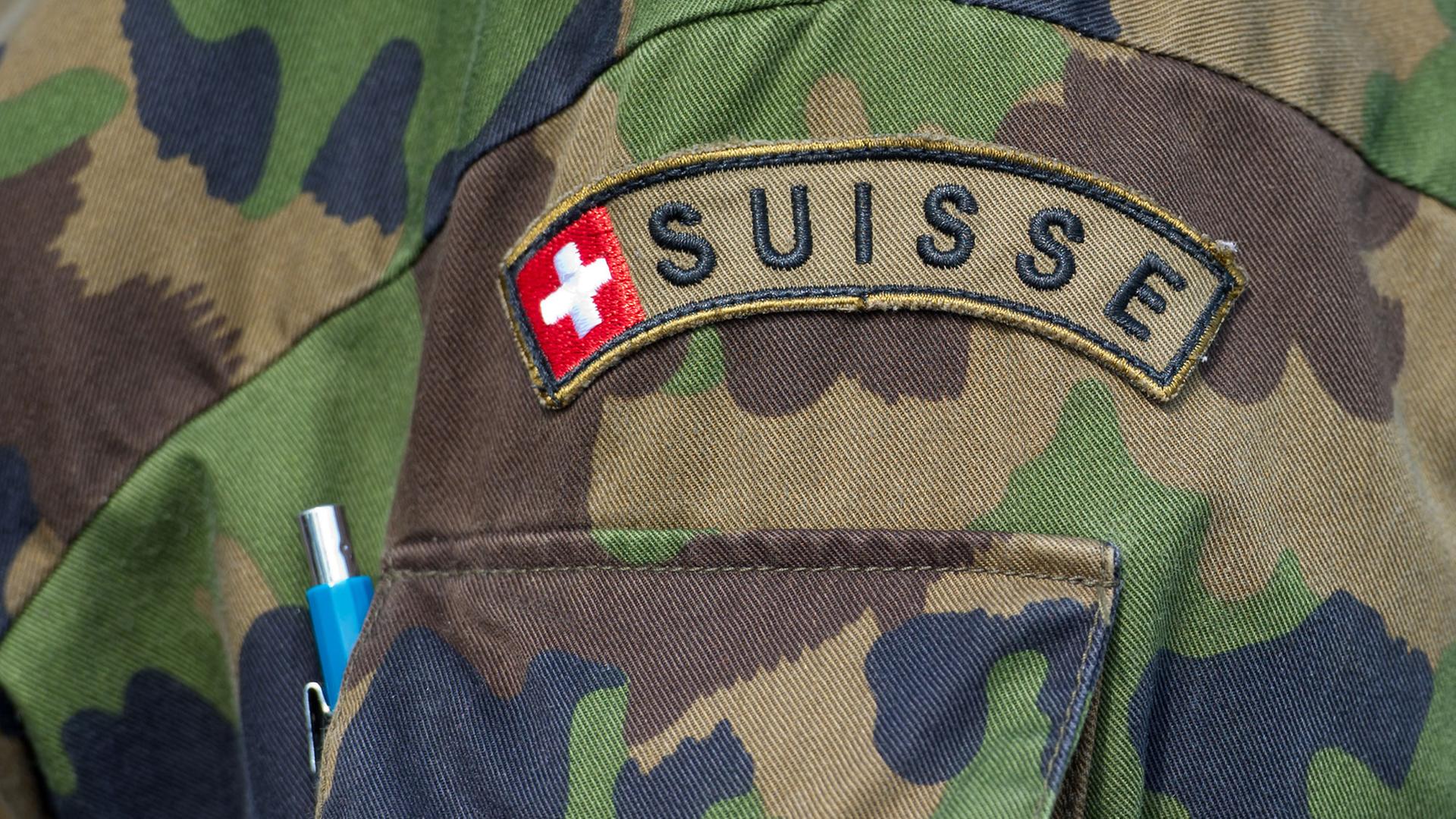 Ein Detail der Uniform von einem Soldaten der Schweizer Armee ist am Donnerstag (24.05.2012) in Konstanz während der TERREX 2012 zu sehen. Ein Detail der Uniform von einem Soldaten der Schweizer Armee ist am Donnerstag (24.05.2012) in Konstanz während der TERREX 2012 zu sehen.