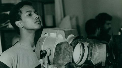 Didi Ould Nana, ein mauretanischer Student des Studiengangs Kamera in der Sowjetunion. Die Reihe "Saving Bruce Lee" im Haus der Kulturen der Welt in Berlin zeigt Filme von arabischen und afrikanischen Filmemachern, die einst in der Sowjetunion ihr Handwerk lernten.