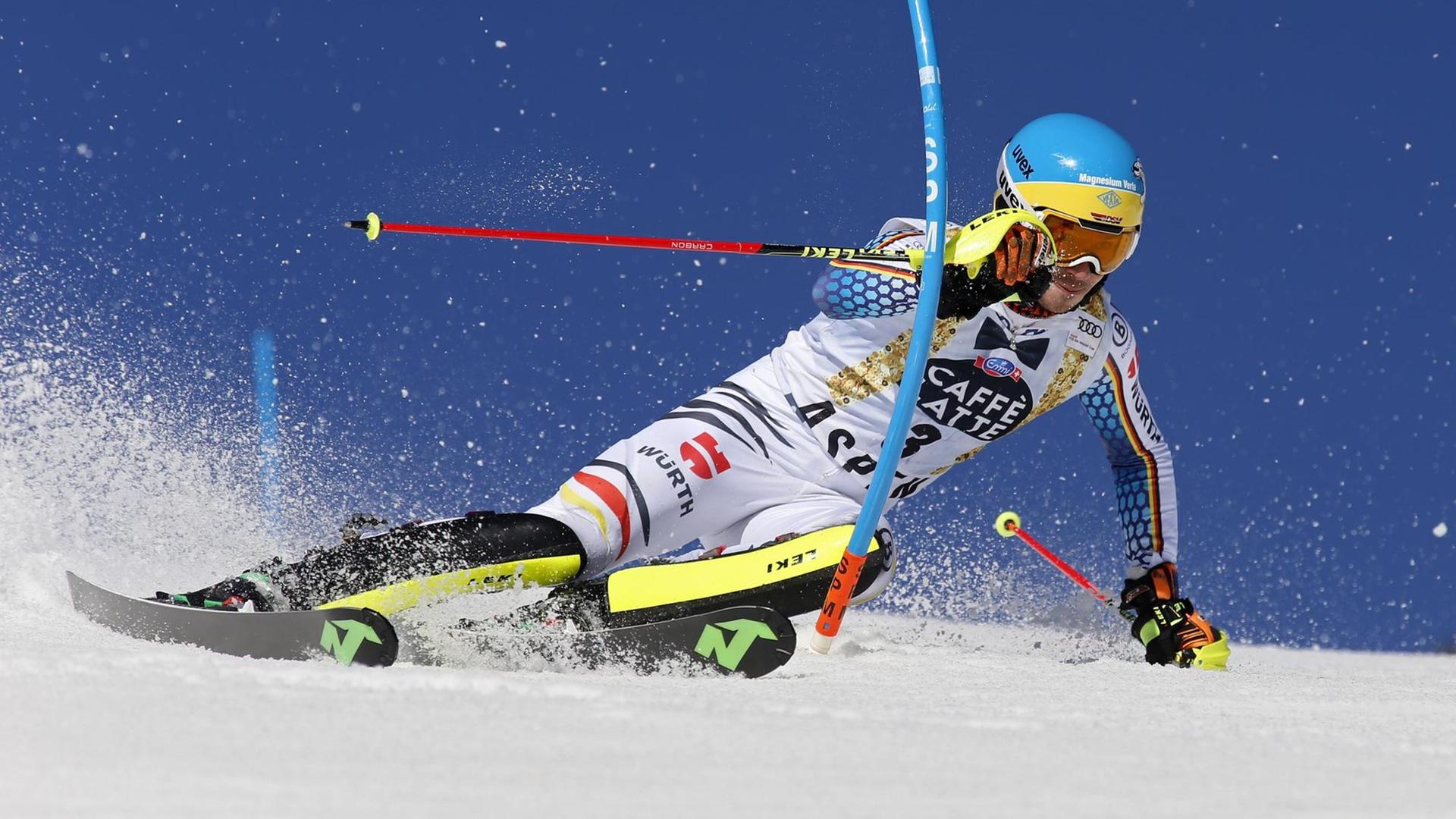 Felix Neureuther in Schräglage beim Weltcup-Slalom in Aspen Felix Neureuther in Schräglage beim Weltcup-Slalom in Aspen