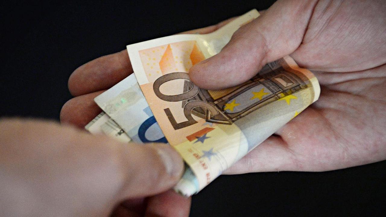 Durch Korruption entstehen große wirtschaftliche Schäden Durch Korruption entstehen große wirtschaftliche Schäden