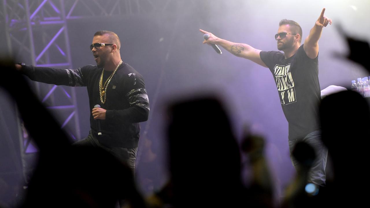 Der Rapper Felix Blume alias Kollegah (rechts) bei einem Konzert auf dem Helene Beach Festival 2015 in der Nähe von Frankfurt (Oder). Der Rapper Felix Blume alias Kollegah (rechts) bei einem Konzert auf dem Helene Beach Festival 2015 in der Nähe von Frankfurt (Oder).