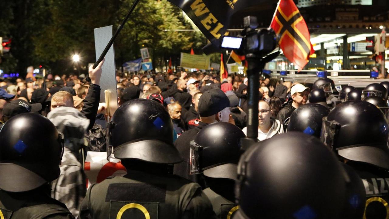 Versammlung des fremdenfeindlichen Legida-Bündnisses Versammlung des fremdenfeindlichen Legida-Bündnisses