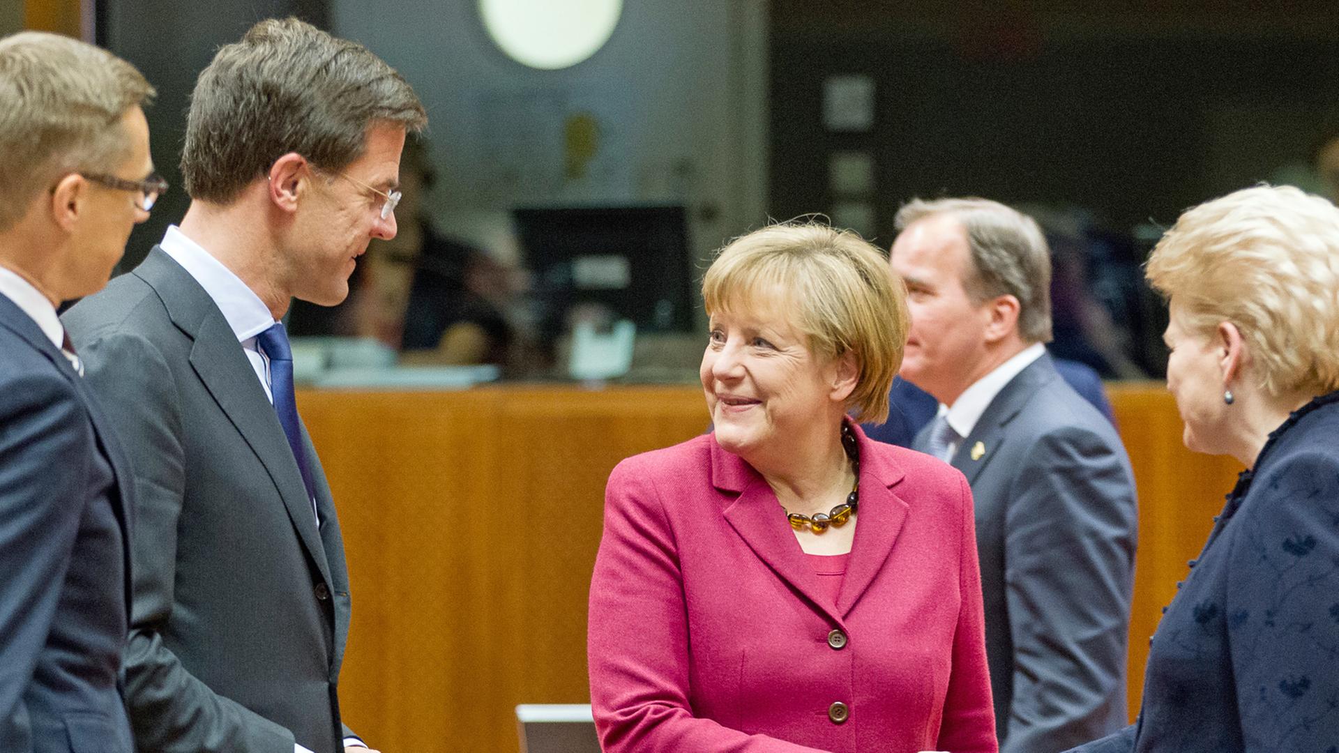 Angela Merkel mit Finnlands Ministerpräsident Alexander Stubb, dem niederländischen Ministerpräsidenten Mark Rutte und Litauens Präsidentin Dalia Grybauskaite in Brüssel