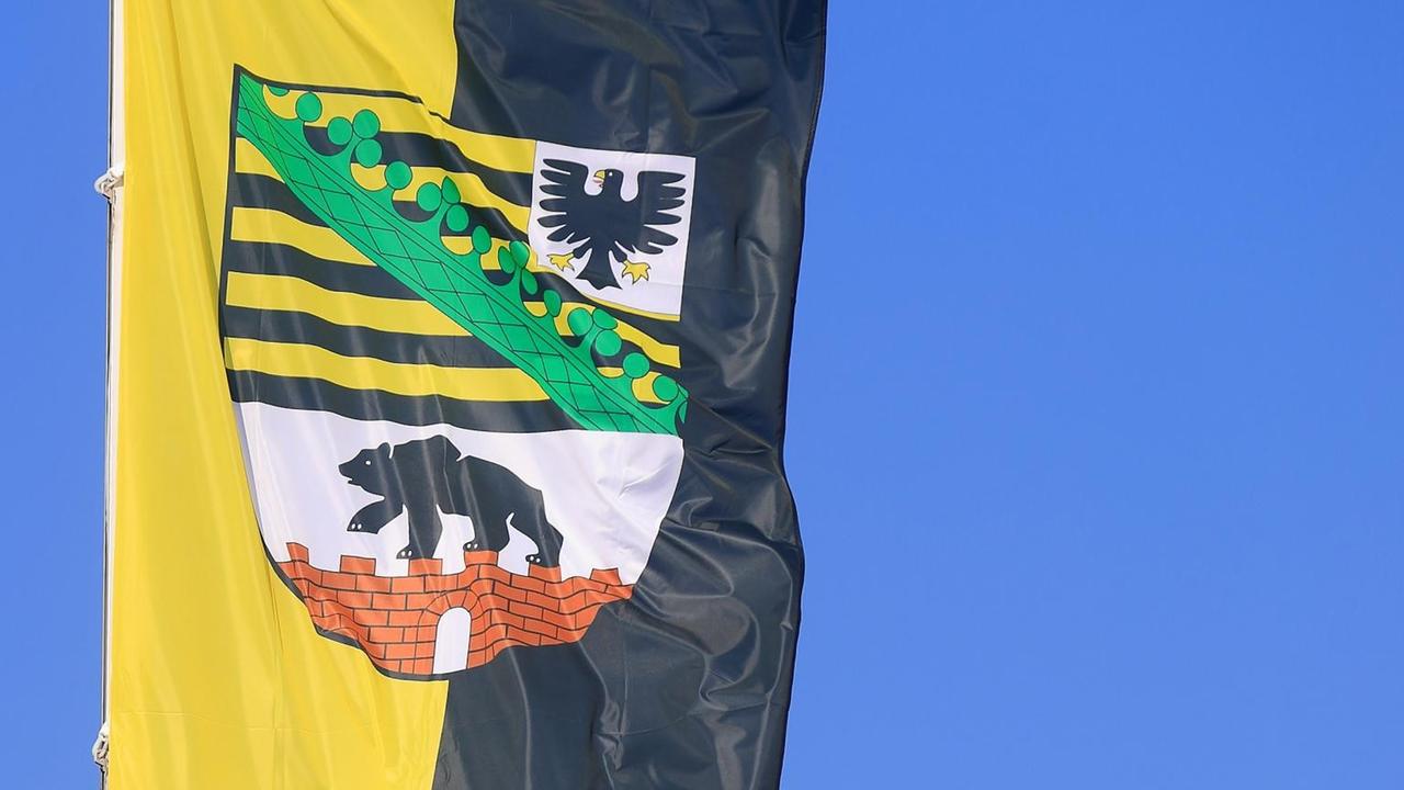Flagge des Landes Sachsen-Anhalt