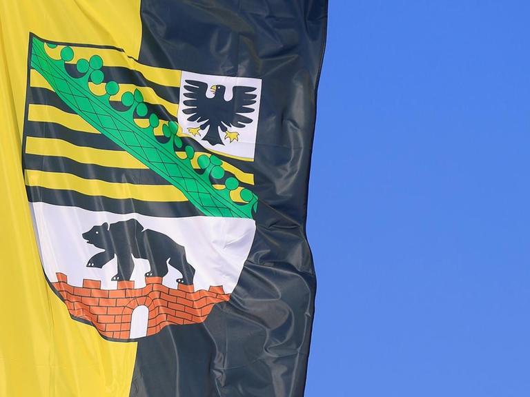 Flagge des Landes Sachsen-Anhalt