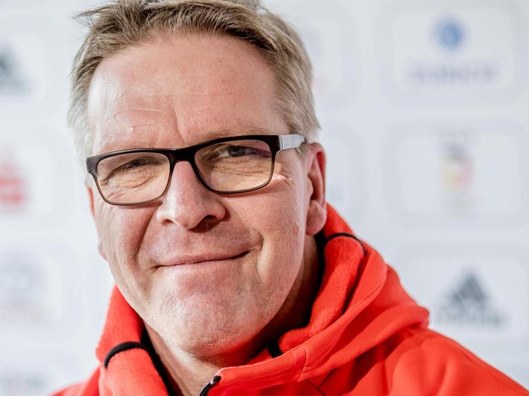 Dirk Schimmelpfennig, Chef de Mission vom Deutschen Olympischen Sportbund (DOSB) lächelt