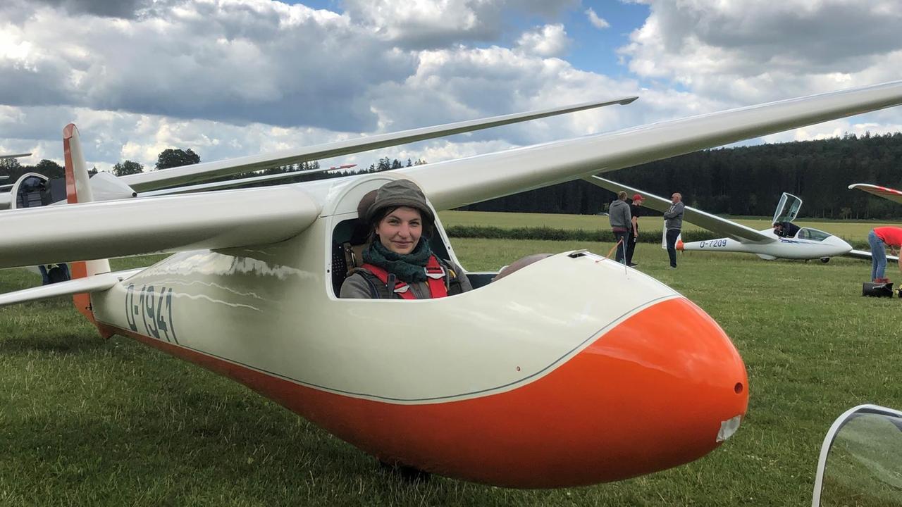 Nachspiel Autorin Lea Eichhorn im Segelflieger. Nachspiel Autorin Lea Eichhorn im Segelflieger.