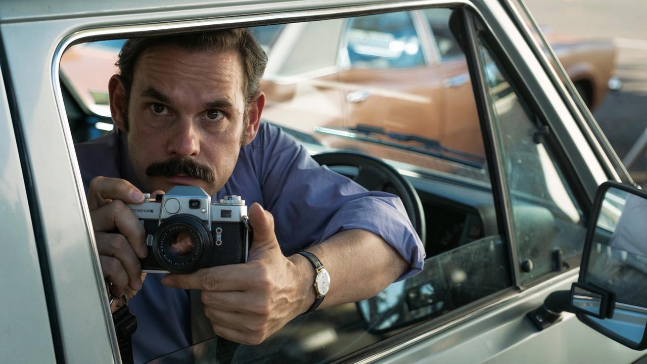 Agent Tobias Tischbier (Alexander Beyer) auf Spionage in "Deutschland 86" Agent Tobias Tischbier (Alexander Beyer) auf Spionage in "Deutschland 86"
