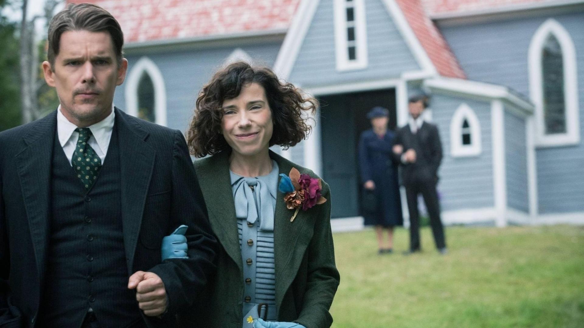 Ein ungewöhnliches Paar: der grimmige Fischhändler Everett (Ethan Hawke) und das Hausmädchen Maude (Sally Hawkins) in "Maudie" Ein ungewöhnliches Paar: der grimmige Fischhändler Everett (Ethan Hawke) und das Hausmädchen Maude (Sally Hawkins) in "Maudie"