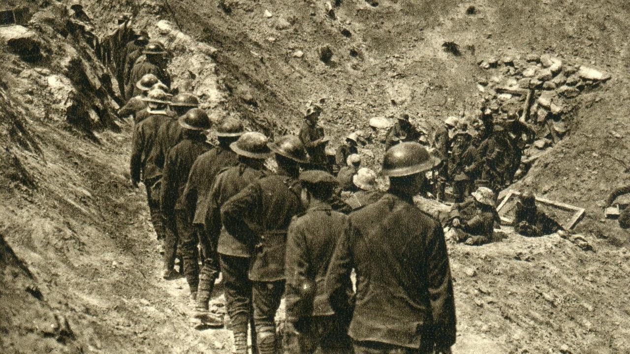 Britische Gefangene in Chemin des Dames (historische Aufnahme von Soldaten) Britische Gefangene in Chemin des Dames (historische Aufnahme von Soldaten)