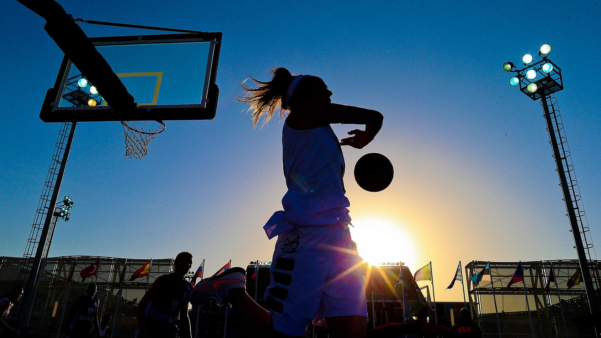 Basketball-Europaspiele in Baku: Nicht viele Frauen spielen noch Basketball, wenn sie eine Familie gegründet haben. Basketball-Europaspiele in Baku: Nicht viele Frauen spielen noch Basketball, wenn sie eine Familie gegründet haben.