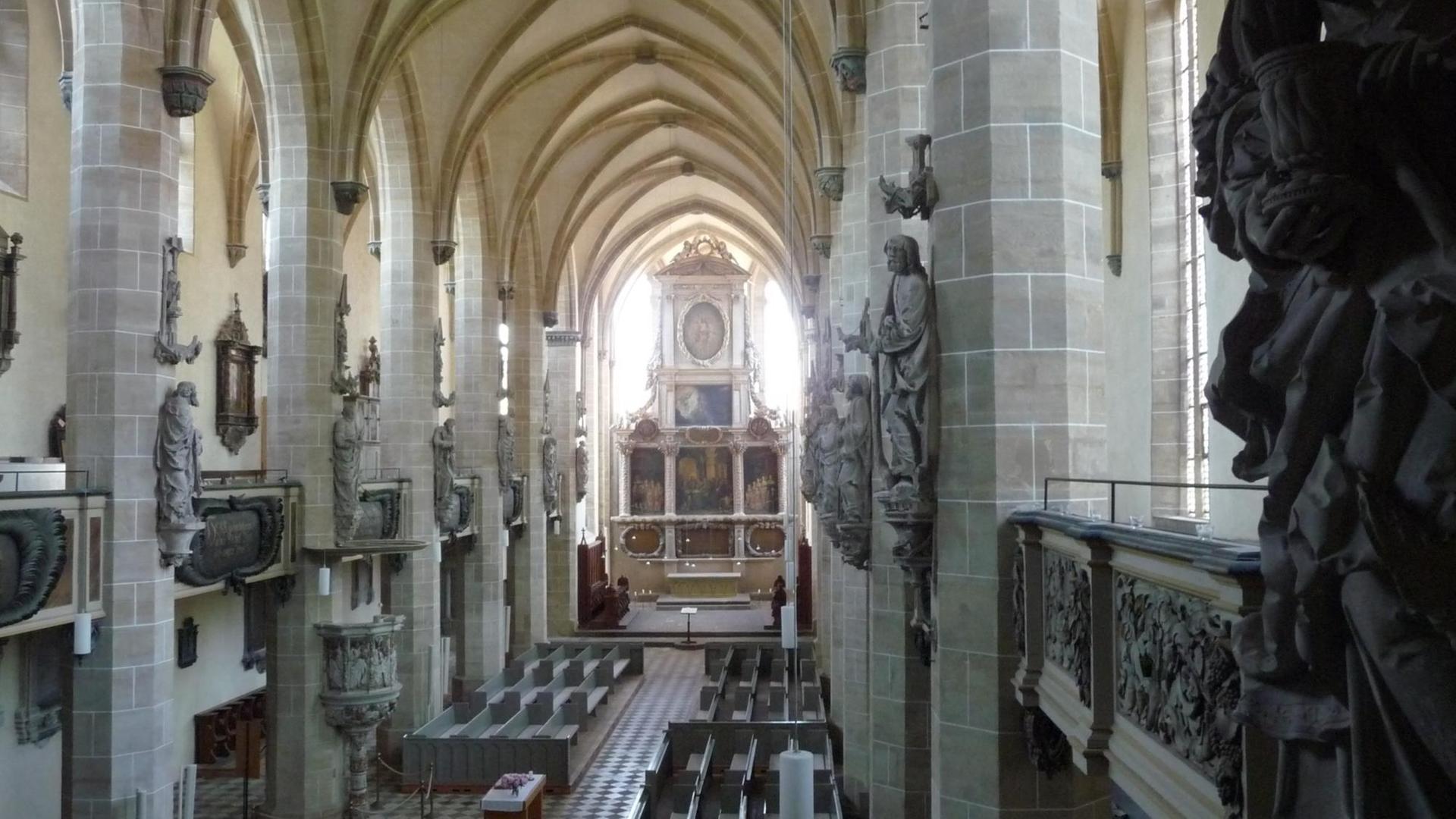 Der Hallenser Dom wurde als Klosterkirche gebaut. Seit Ende des 17. Jahrhunderts ist hier die Evangelisch-Reformierte Gemeinde ansässig, die auf die Schweizer Reformation zurückgeht.