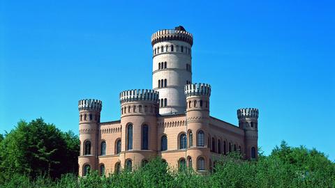 Das Jagdschloss Granitz ist ein spätklassizistisches Bauwerk, welches im Auftrag des Fürsten Wilhelm Malte I. zu Potbus erbaut wurde. Die Pläne dafür lieferten der Baumeister Gottfried Steinmeyer und Karl Friedrich Schinkel, undatierte Aufnahme.