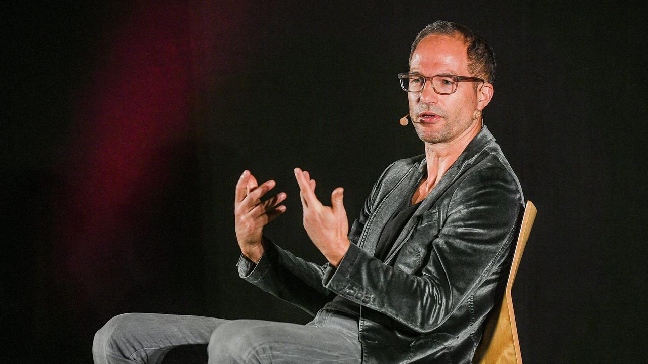 Der Berliner Autor Maxim Leo bei einer Lesung im Rahmen der Erfurter Herbstlese 2018 Der Berliner Autor Maxim Leo bei einer Lesung im Rahmen der Erfurter Herbstlese 2018