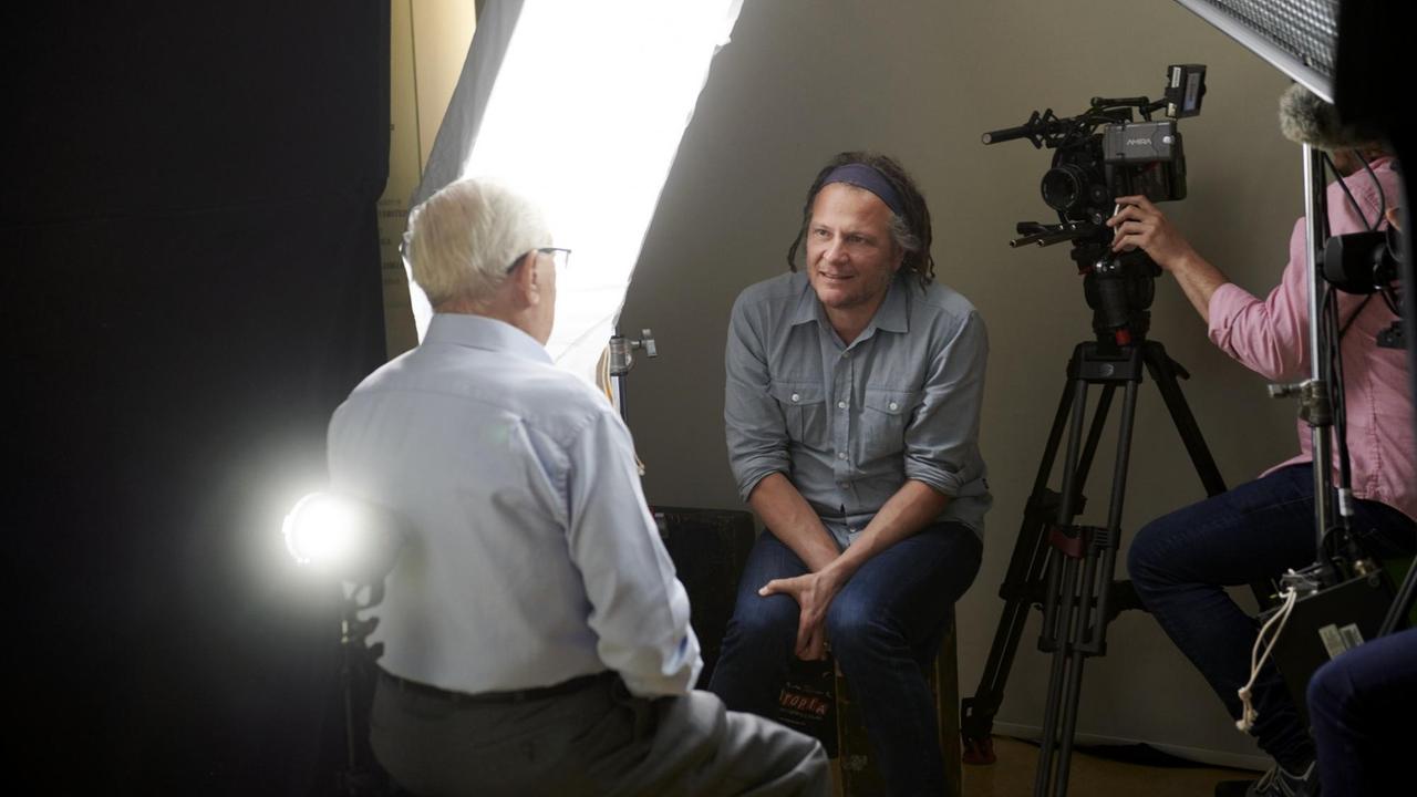 Martin Schoeller und Miki Goldmann-Gilead „Survivors“, Behind the Scenes, 2019 Martin Schoeller und Miki Goldmann-Gilead „Survivors“, Behind the Scenes, 2019