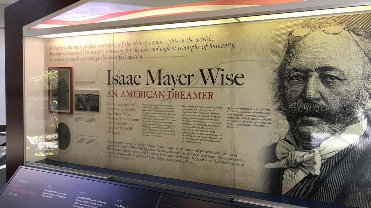 Eine Informationstafel im Hebrew Union College in Cincinnati zeigt Isaac Mayer Wise Eine Informationstafel im Hebrew Union College in Cincinnati zeigt Isaac Mayer Wise