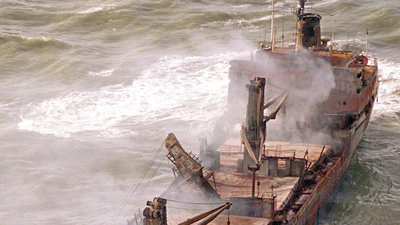 . Die Havarie des Holzfrachters Pallas hat 1998 zu einer der größten Ölverschmutzungen im Naturpark Wattenmeer geführt . Die Havarie des Holzfrachters Pallas hat 1998 zu einer der größten Ölverschmutzungen im Naturpark Wattenmeer geführt