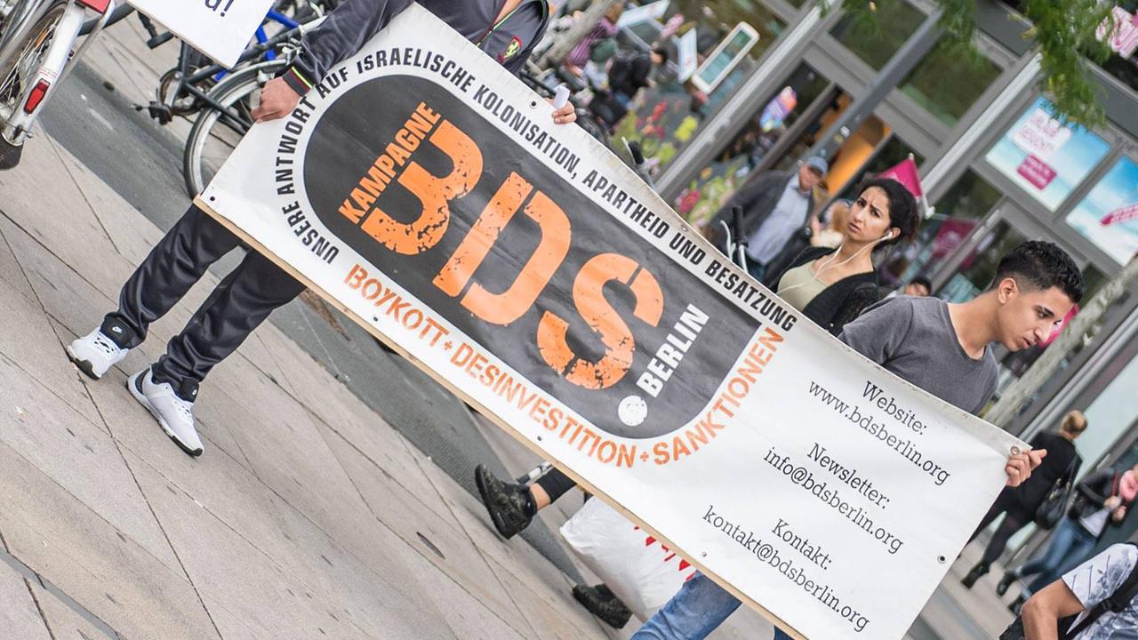 Aktivisten der BDS-Bewegung in Berlin Aktivisten der BDS-Bewegung in Berlin