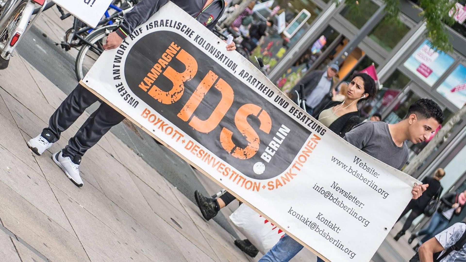 Aktivisten der BDS-Bewegung in Berlin Aktivisten der BDS-Bewegung in Berlin