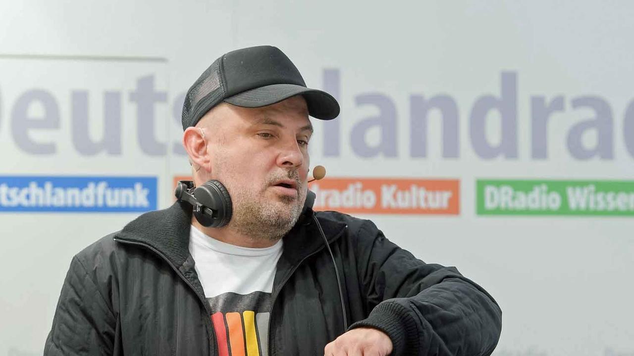 DJ Westbam am Deutschlandradio-Stand. DJ Westbam am Deutschlandradio-Stand.