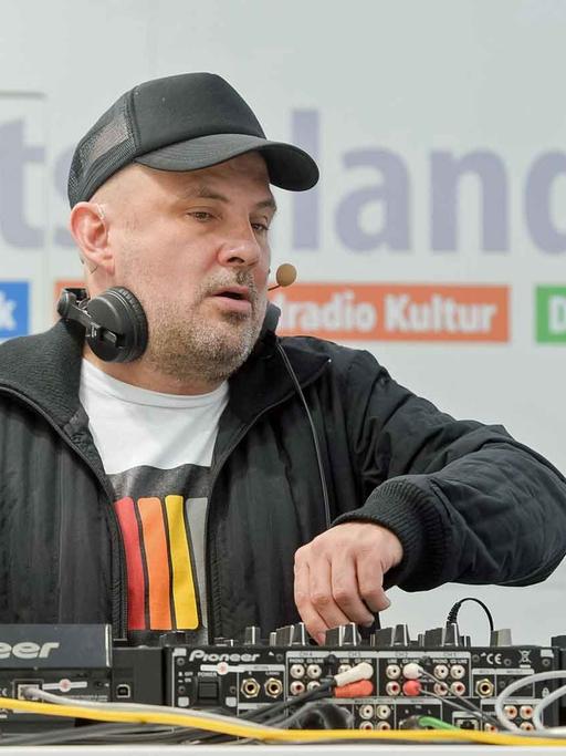 DJ Westbam am Deutschlandradio-Stand.