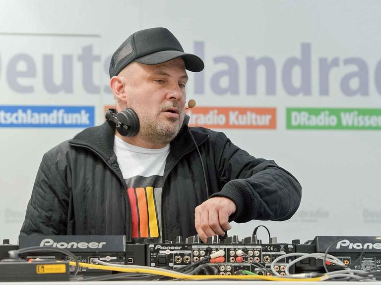DJ Westbam am Deutschlandradio-Stand.
