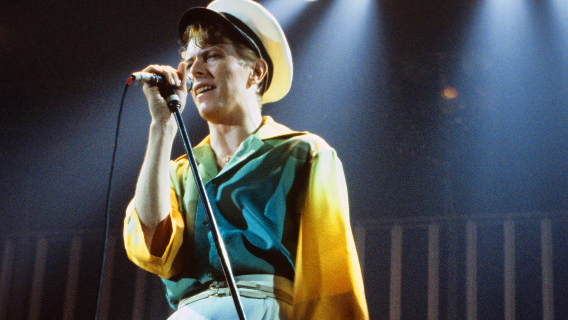 David Bowie zum Auftakt seiner Deutschland Tournee am 14. Mai 1978 in der Festhalle in Frankfurt am Main. David Bowie zum Auftakt seiner Deutschland Tournee am 14. Mai 1978 in der Festhalle in Frankfurt am Main.