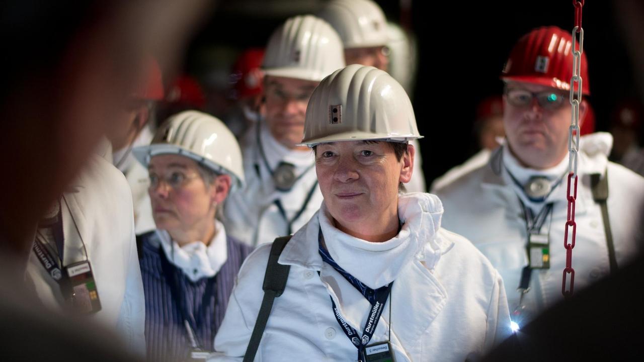 Bundesumweltministerin Barbara Hendricks besucht am 04.03.2014 das ehemalige Salzbergwerk Asse, in dem zehntausende Fässer mit Atommüll lagern