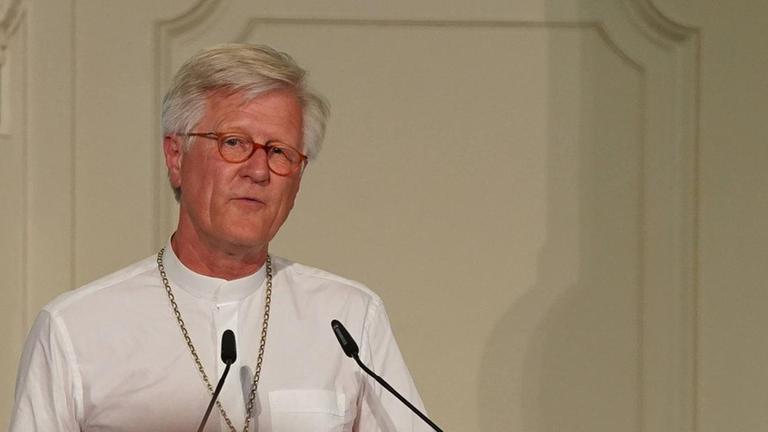 Landesbischof Dr. Heinrich Bedford-Strohm bei seiner Rede beim Johannistag 2019 in der Franzoesischen Friedrichstadtkirche in Berlin | Verwendung weltweit Landesbischof Dr. Heinrich Bedford-Strohm bei seiner Rede beim Johannistag 2019 in der Franzoesischen Friedrichstadtkirche in Berlin | Verwendung weltweit