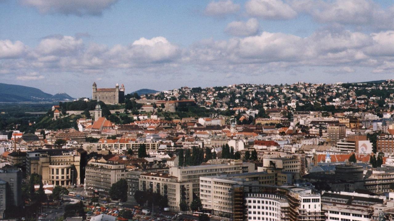 In der Slowakei leben rund 5000 Muslime - die meisten hier in der Hauptstadt Bratislava. In der Slowakei leben rund 5000 Muslime - die meisten hier in der Hauptstadt Bratislava.