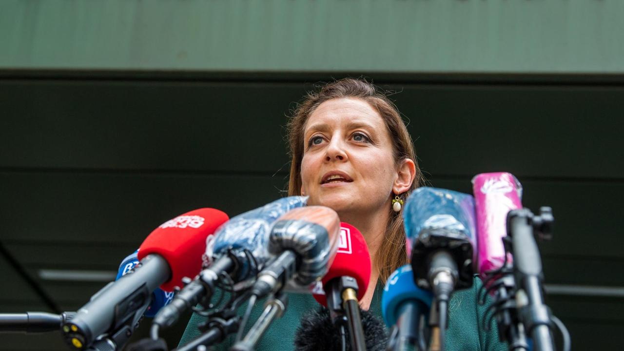 Anne Leidig, Oberstaatsanwältin der Staatsanwaltschaft München I, gibt eine einer Stellungnahme der Staatsanwaltschaft München I zu den neuesten Entwicklungen im Ermittlungsverfahren gegen Verantwortliche der Wirecard AG ab. Anne Leidig, Oberstaatsanwältin der Staatsanwaltschaft München I, gibt eine einer Stellungnahme der Staatsanwaltschaft München I zu den neuesten Entwicklungen im Ermittlungsverfahren gegen Verantwortliche der Wirecard AG ab.