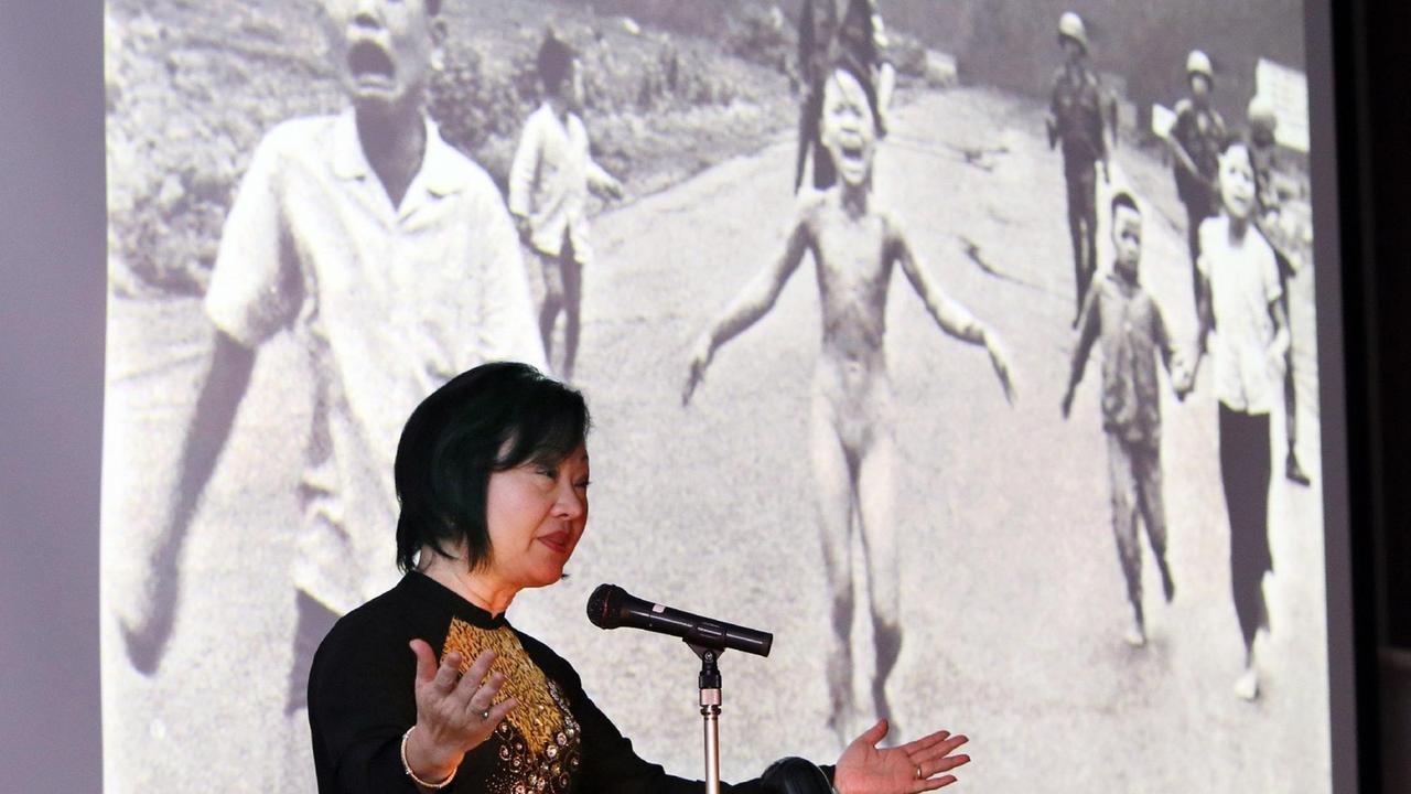 Das Bild eines Mädchens, das vor Napalm im Vietnamkrieg flieht. Das Bild eines Mädchens, das vor Napalm im Vietnamkrieg flieht.