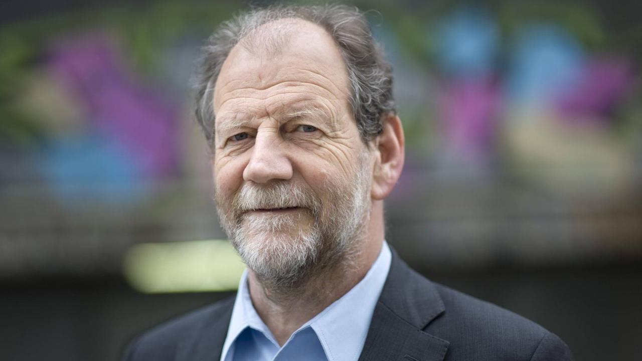 Michael Cramer sitzt für die Grünen im Europaparlament und ist dort Mitglied im Verkehrsausschuss Michael Cramer sitzt für die Grünen im Europaparlament und ist dort Mitglied im Verkehrsausschuss
