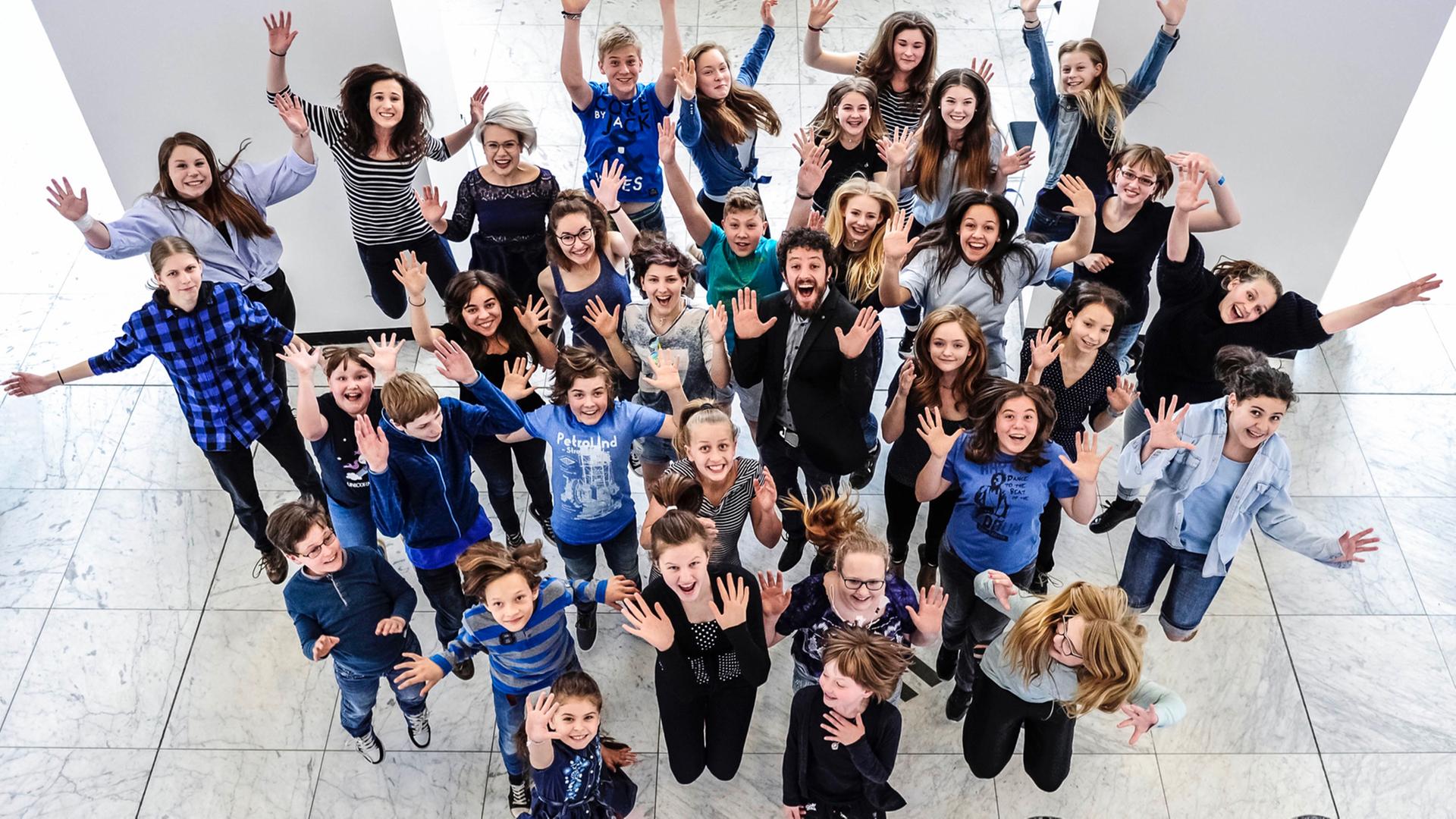 Der Kinder- und Jugendchor der Oper Chemnitz Der Kinder- und Jugendchor der Oper Chemnitz
