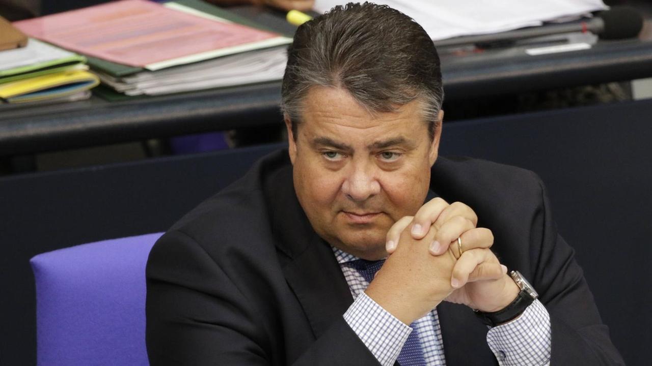 Wirtschaftsminister Sigmar Gabriel (SPD) im Bundestag (7.7.2016). Wirtschaftsminister Sigmar Gabriel (SPD) im Bundestag (7.7.2016).