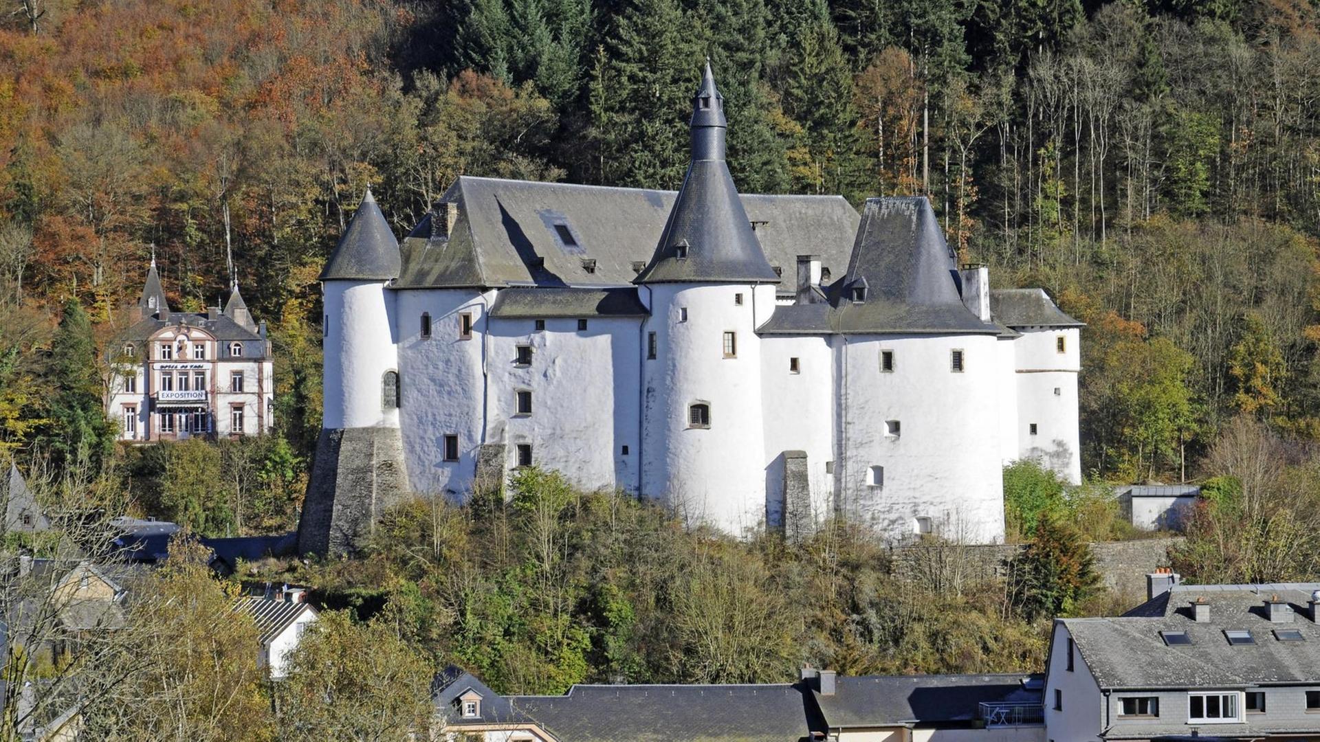 Schloss Clervaux im Norden Luxemburgs Schloss Clervaux im Norden Luxemburgs