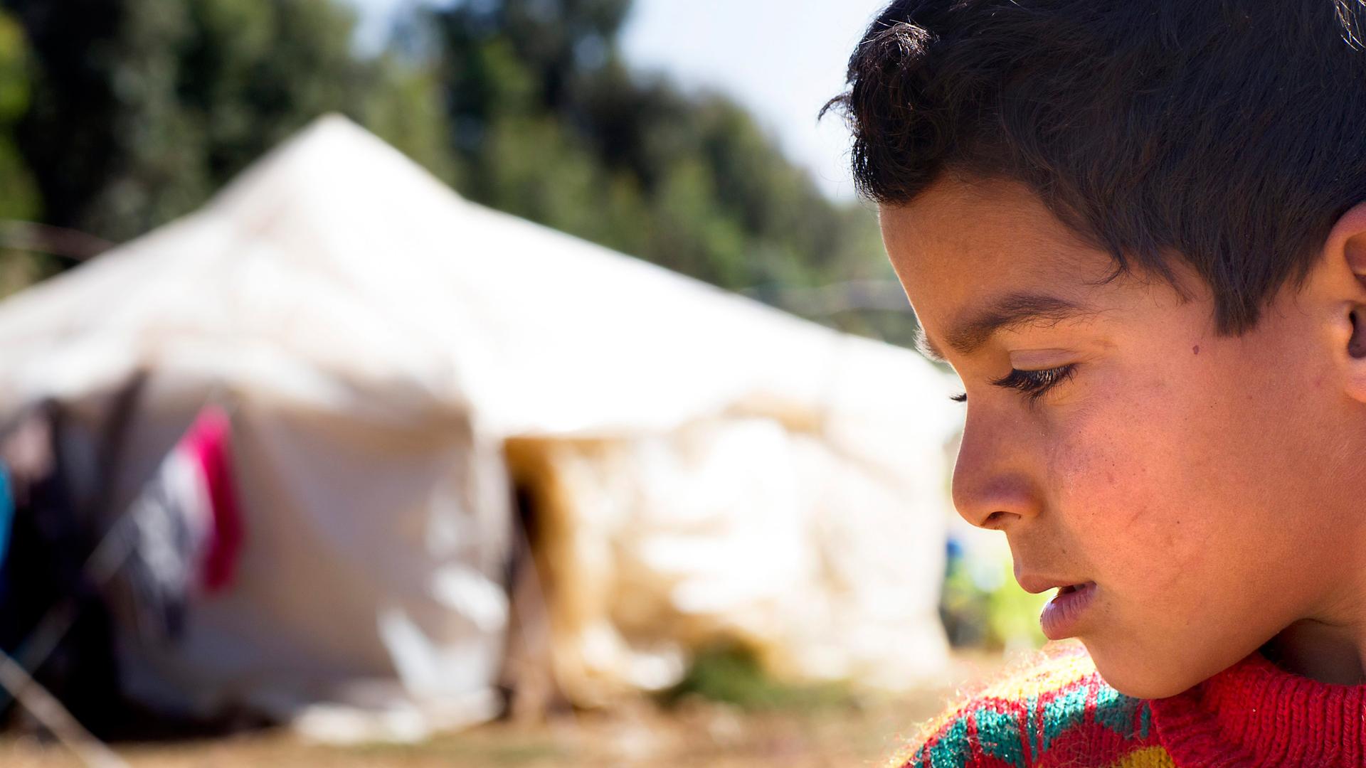 Ein Kind aus Syrien in einem Flüchtlingslager im Libanon