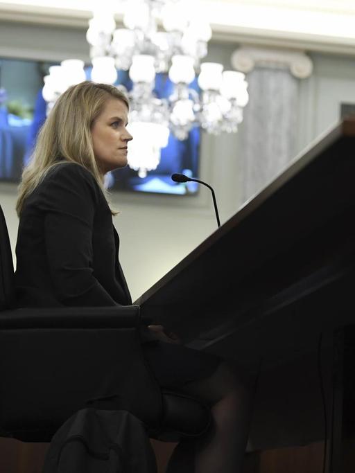 Die ehemalige Facebook-Mitarbeiterin Frances Haugen spricht bei einer Anhörung am 5. Oktober 2021 in Washington D.C.