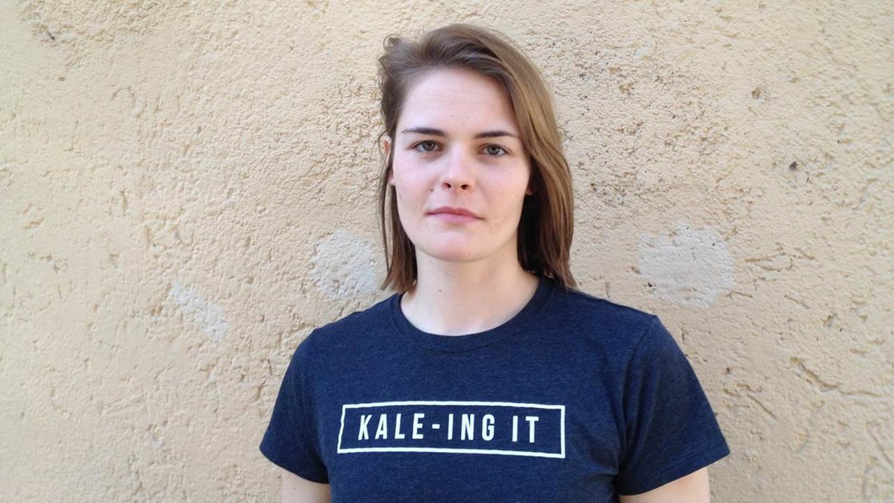 Die Schweizer Kabarettistin, Moderatorin und Kolumnistin Hazel Brugger. Die Schweizer Kabarettistin, Moderatorin und Kolumnistin Hazel Brugger.